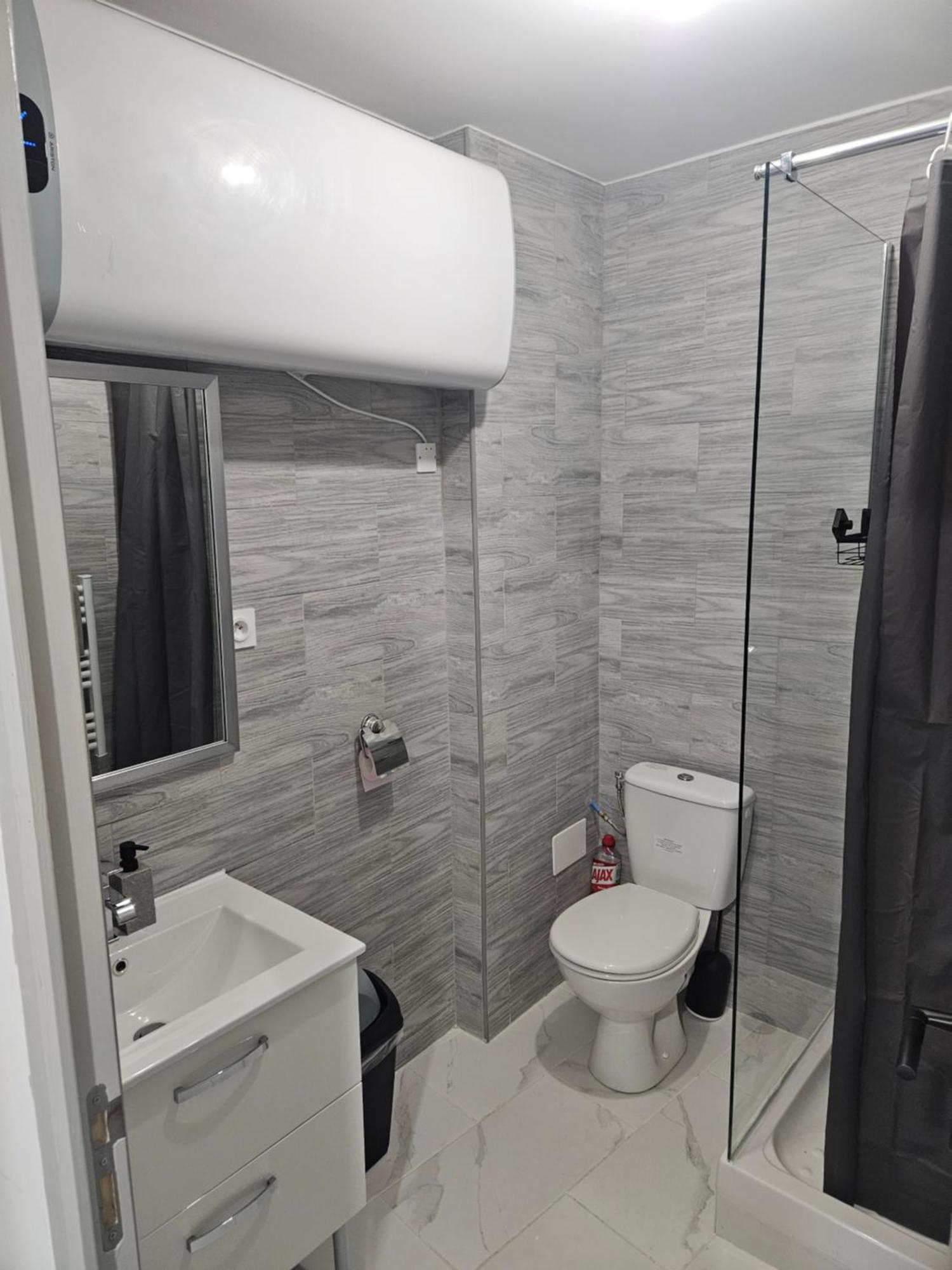 T2 Moderne, Calme Et Entierement Renove. Apartment เบซิเยร์ ภายนอก รูปภาพ